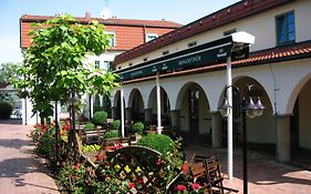 Hotel Hanacky Dvur  3*